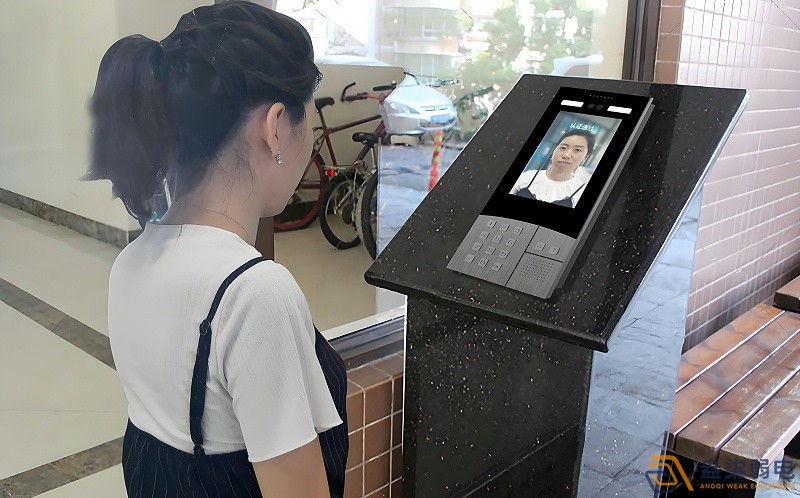 臉就是鑰匙，辦公大樓人臉識別門禁