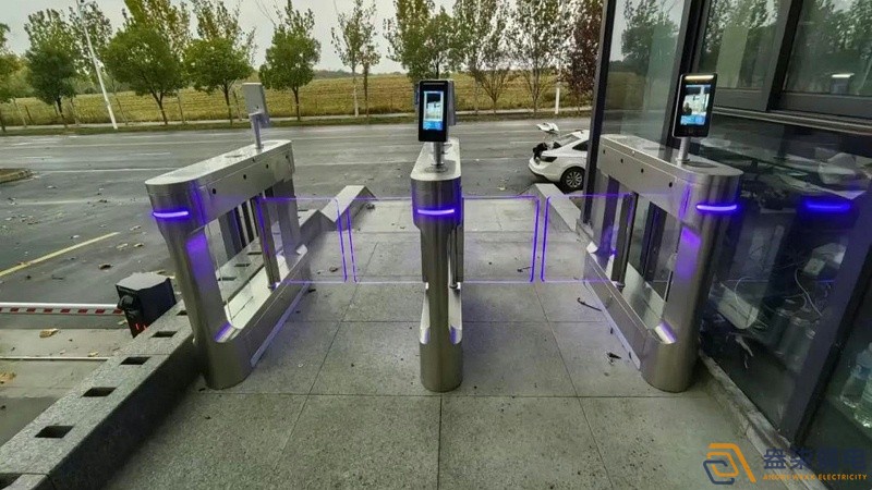 智慧小區(qū)如何選擇適合的通道閘？